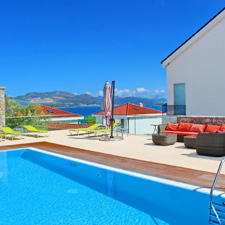 Fancy Kula - One-bedroom With Terrace / Ground Floor Apartment *